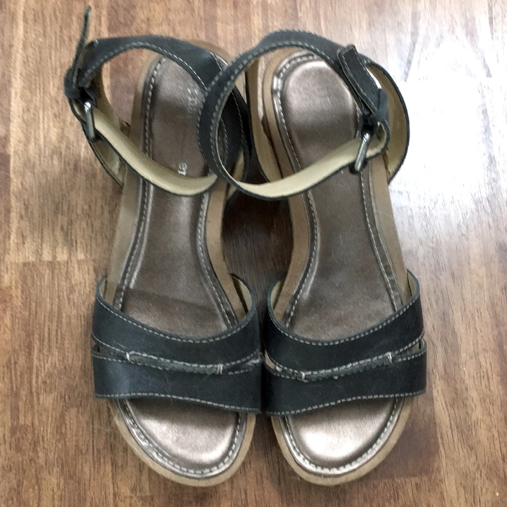Naturalized wedge anckle strap sandal